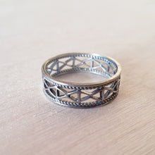 Crisscross Ring
