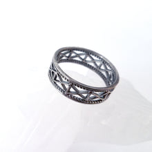 Crisscross Ring