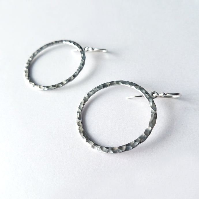 Minimalist Hammer Finished Hoop Earrings