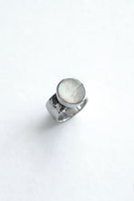 Eléa Mother-of-Pearl Ring