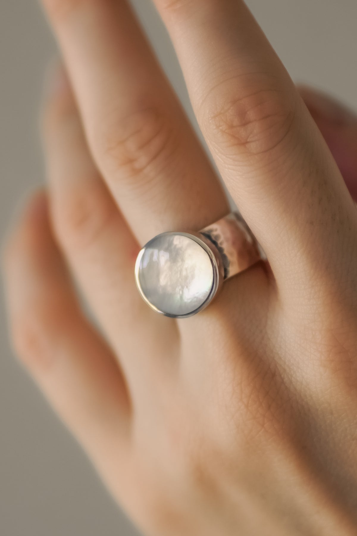 Eléa Mother-of-Pearl Ring
