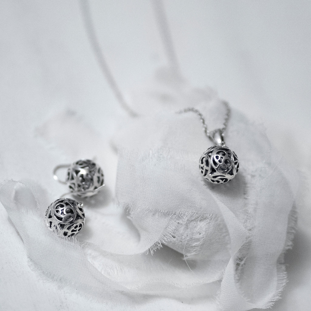Aphrodite Necklace