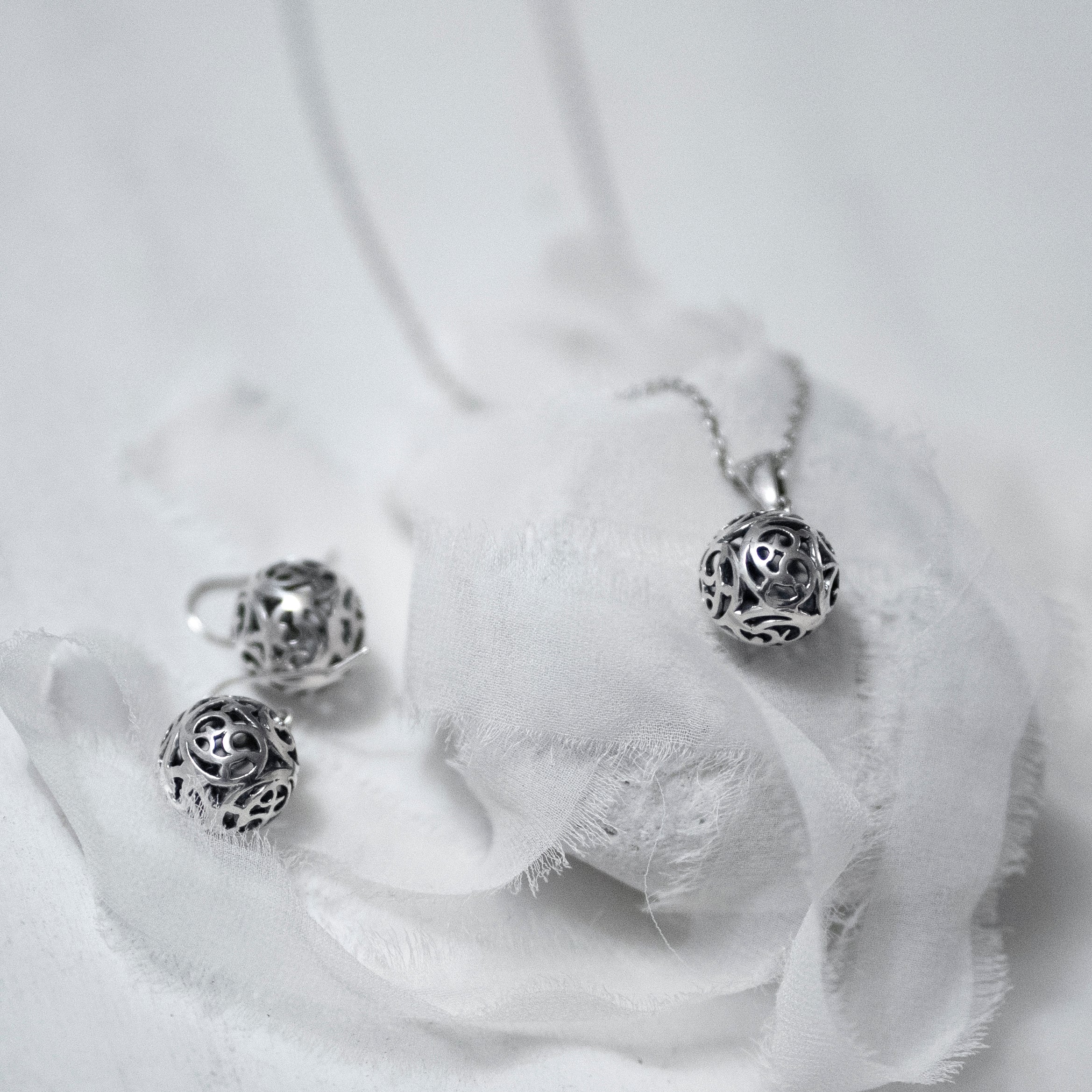 Aphrodite Necklace