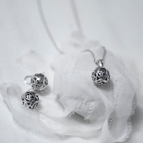 Aphrodite Necklace