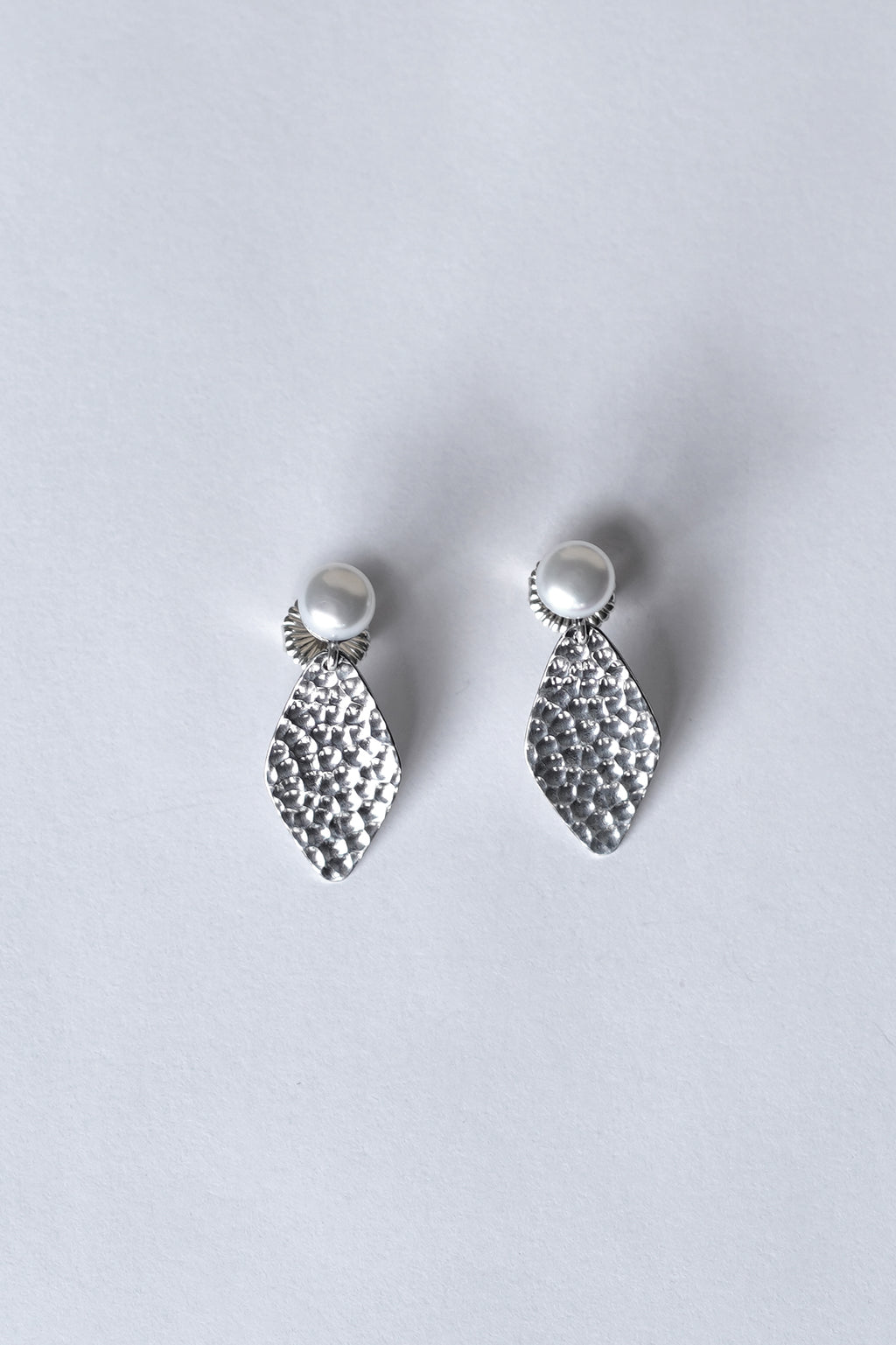 Inès Pearl Earrings