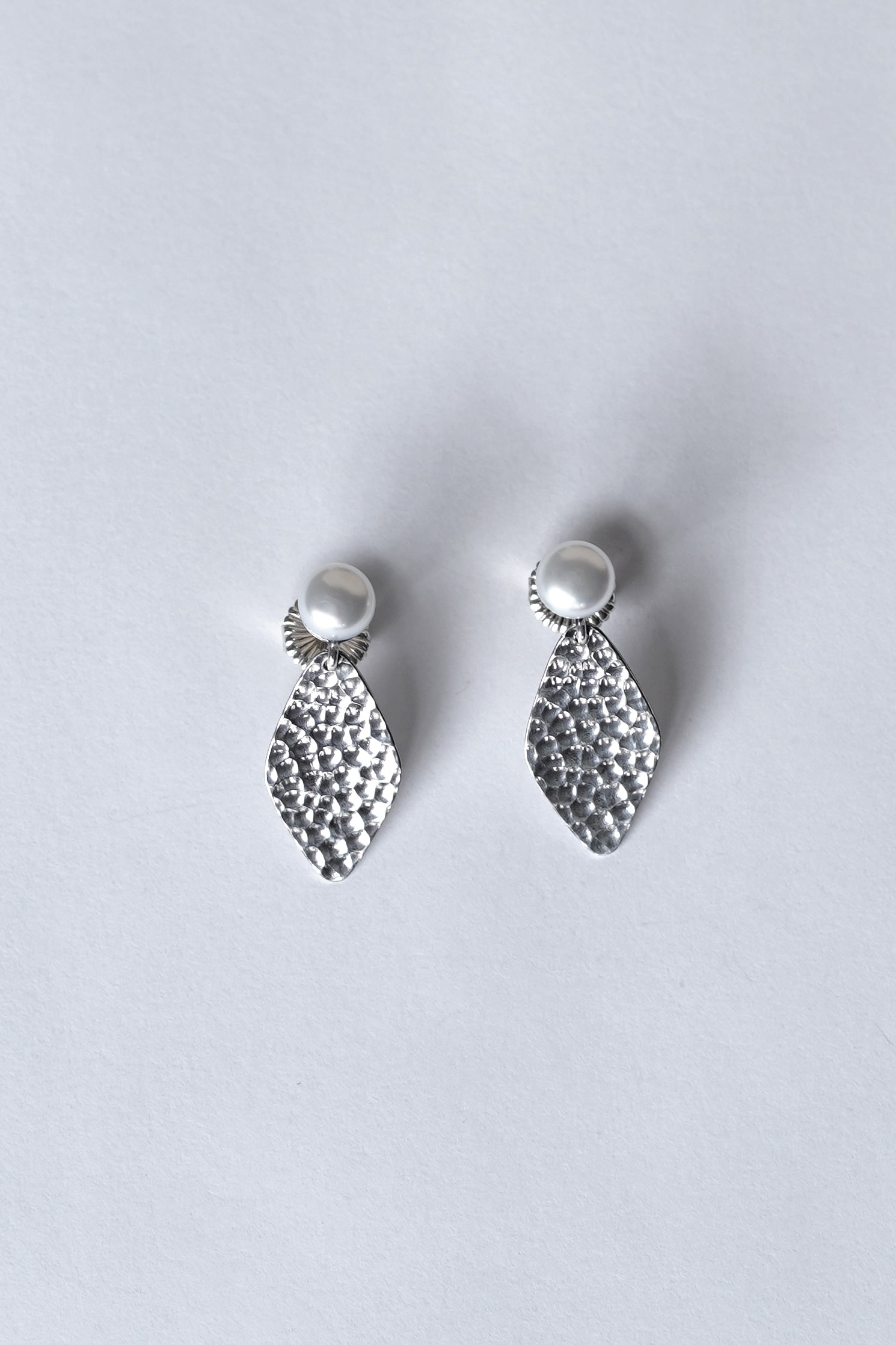 Inès Pearl Earrings